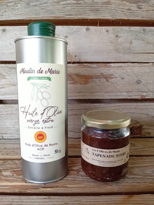 Un bidon d'huile d'olive 50cl et un pot de tapenade de 180g